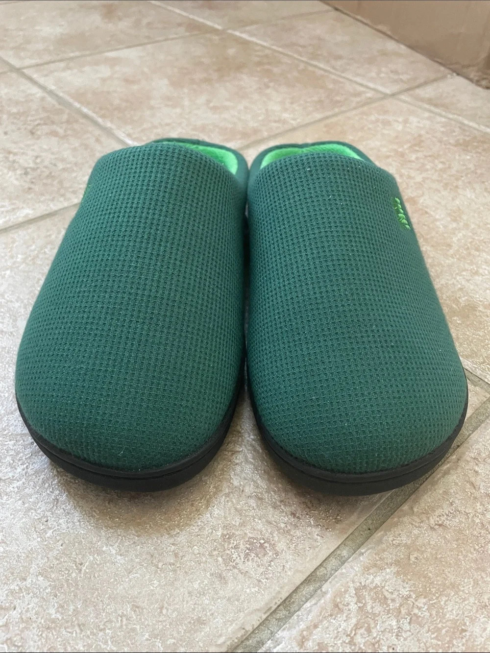 RockDove Two-Tone Slip-On Closed Toe Memory Foam House Slippers